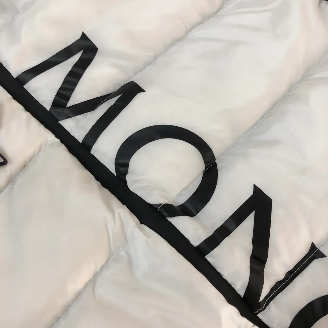 🔥🔥Moncler 24 New Arrival！ ！ ！ ！ 100% Breathable ， ！ 90% Rebound ， ！ ， ！ 、 ！ Versatile ❤️ ：Black White Size：12345（M～3xl）